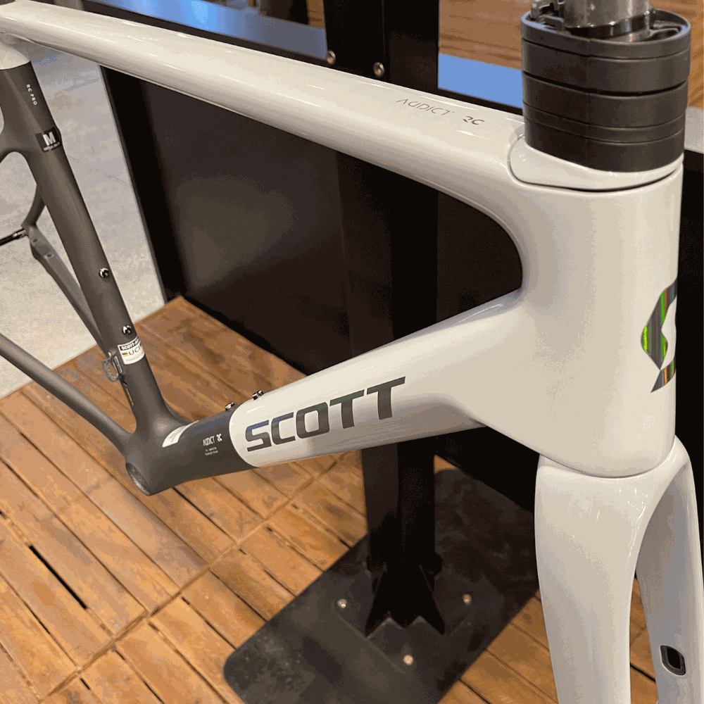 Quadro SCOTT em Carbono ADDICT RC HMX branco e preto