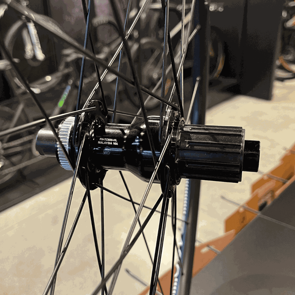 Rodas DT SWISS R460 em Alumínio com cubos SHIMANO