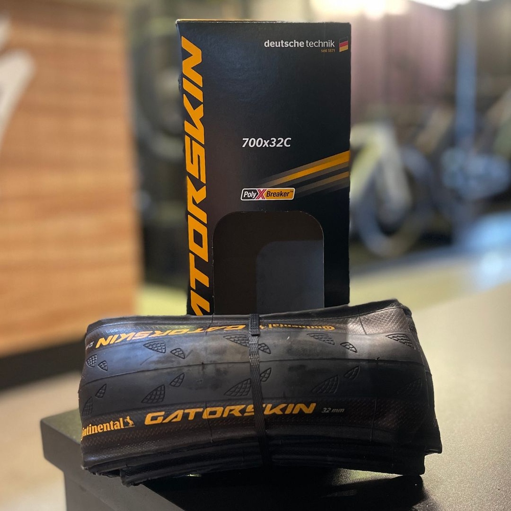 CONTINENTAL GATORSKIN ブラック/700X25C Pneu de Bicicleta Continental Gatorskin Black Edition 700x25